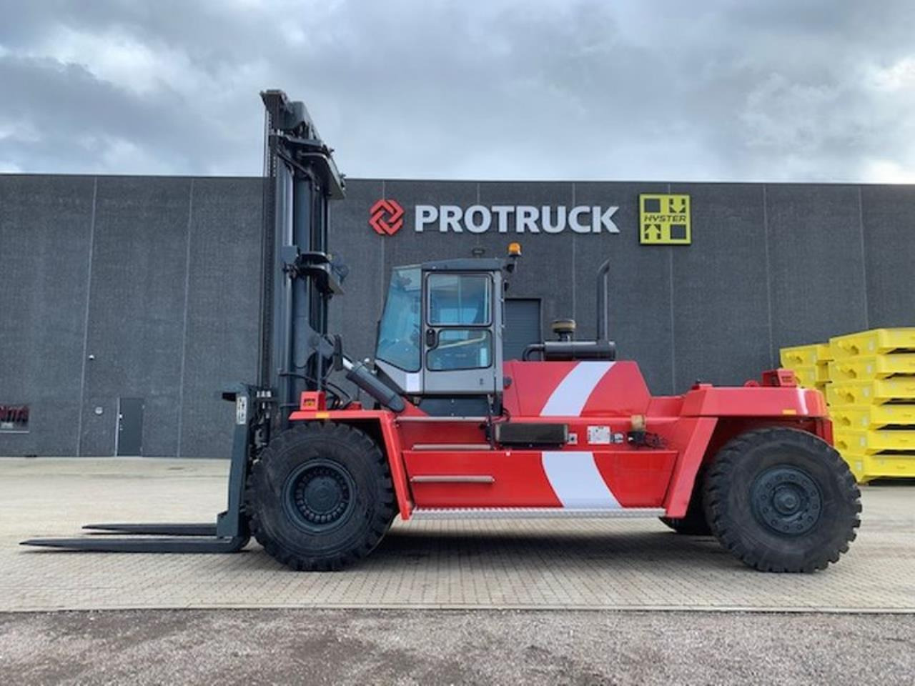 Kalmar DCD320-12LB - Diesel forklift: picture 1 Kalmar DCD320-12LB - Diesel forklift: picture 1