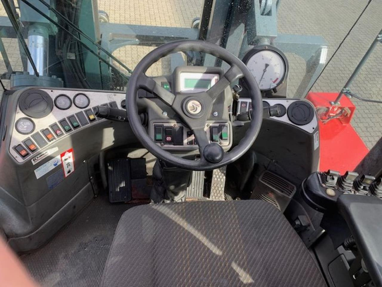 Kalmar DCD320-12LB - Diesel forklift: picture 4 Kalmar DCD320-12LB - Diesel forklift: picture 4