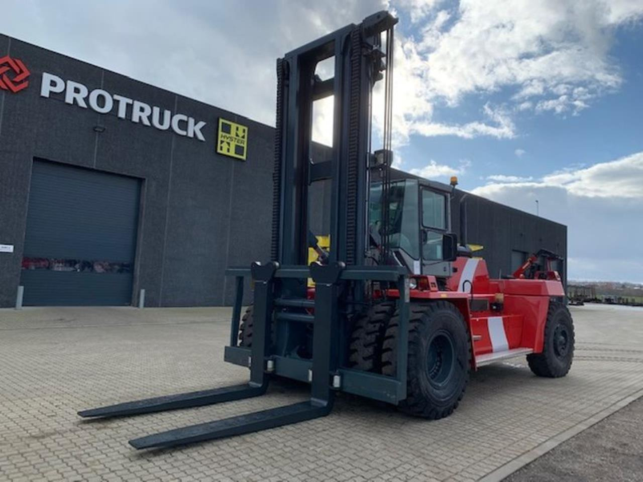 Kalmar DCD320-12LB - Diesel forklift: picture 2 Kalmar DCD320-12LB - Diesel forklift: picture 2