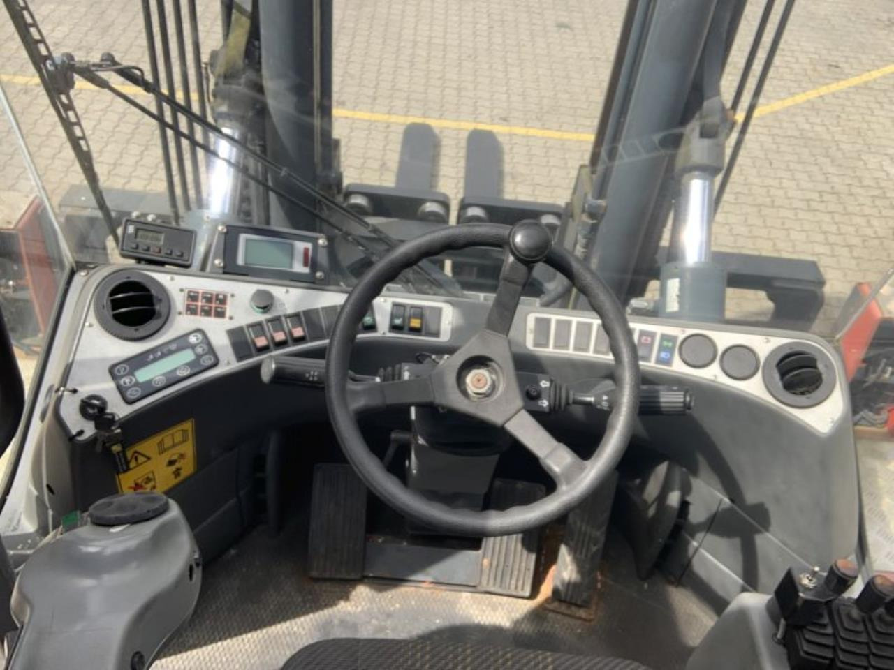 Kalmar DCE100-6 - Diesel forklift: picture 4 Kalmar DCE100-6 - Diesel forklift: picture 4