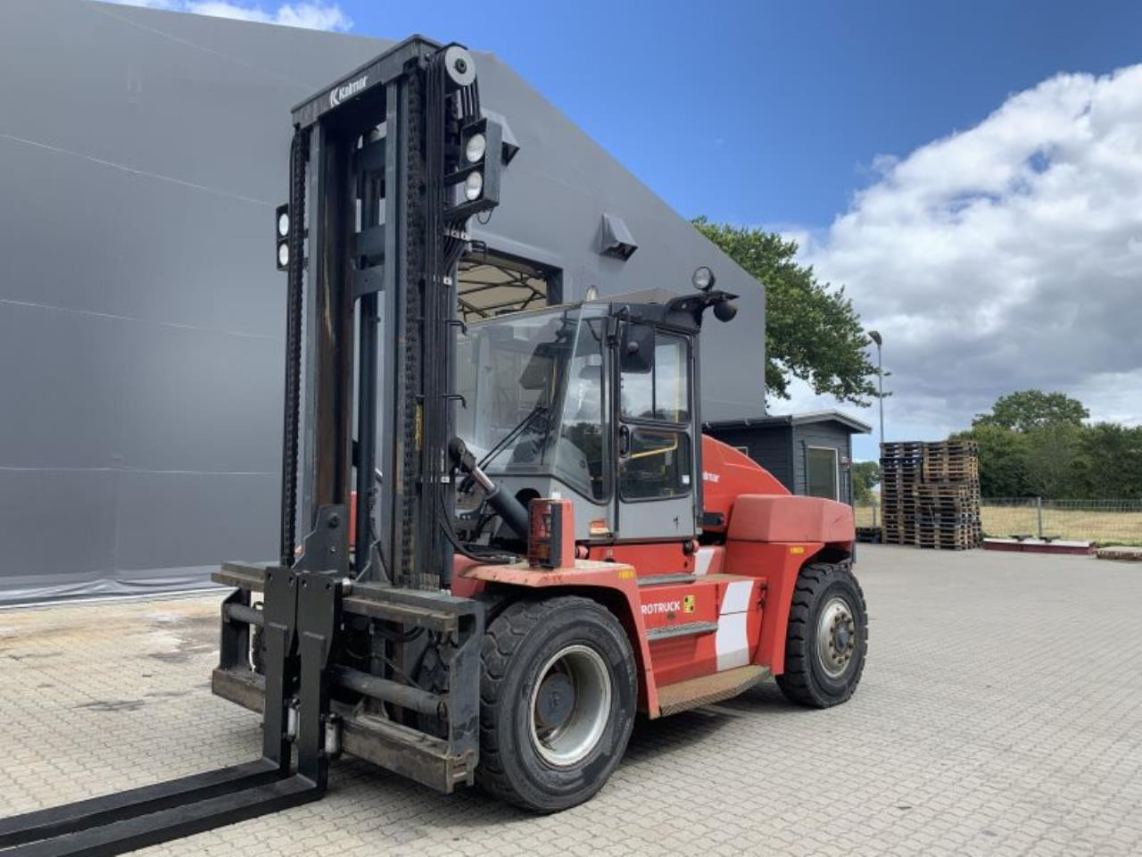 Kalmar DCE100-6 - Diesel forklift: picture 2 Kalmar DCE100-6 - Diesel forklift: picture 2