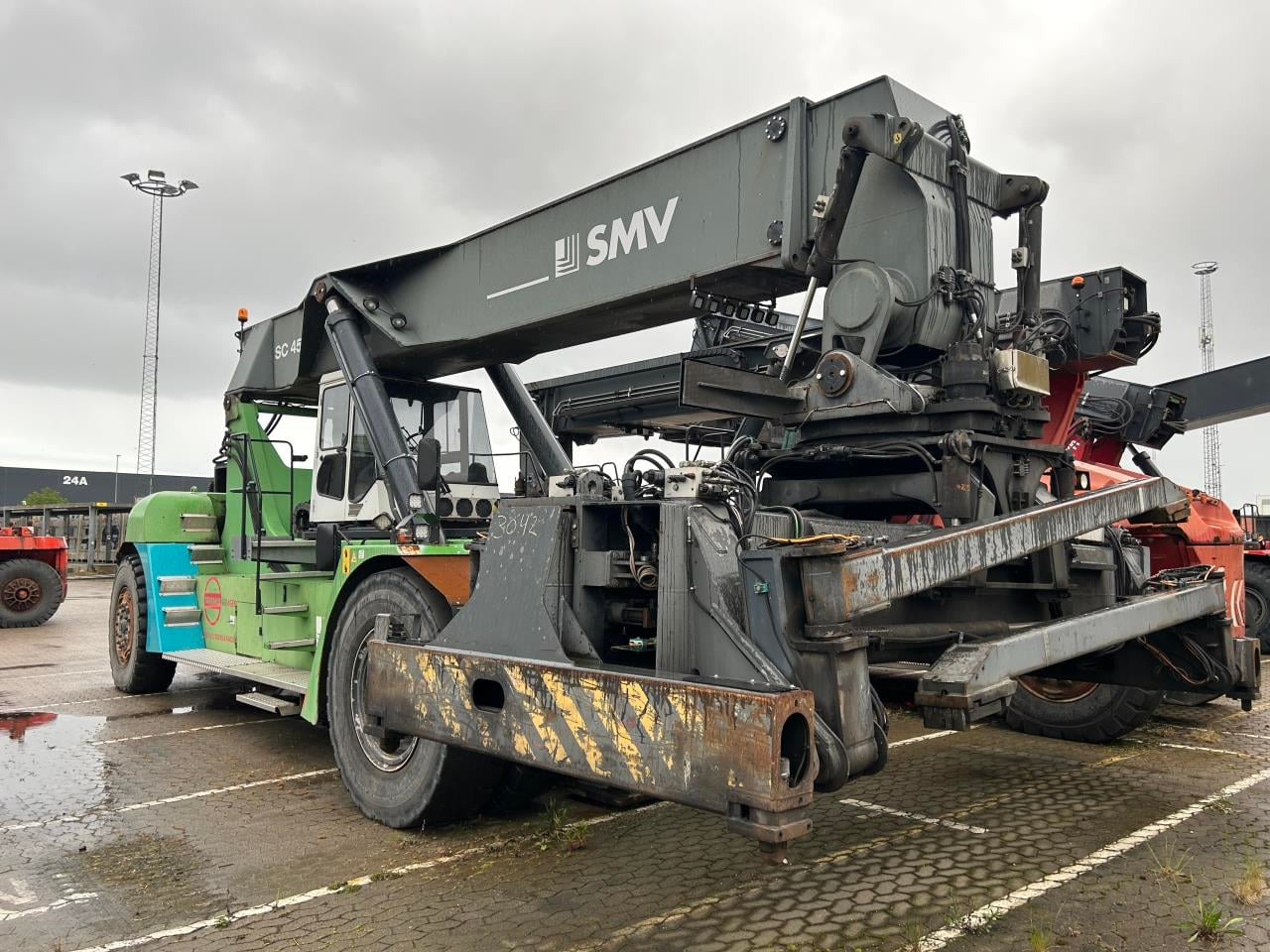 SMV SC4537 CBX5 - Reach stacker: picture 1 SMV SC4537 CBX5 - Reach stacker: picture 1