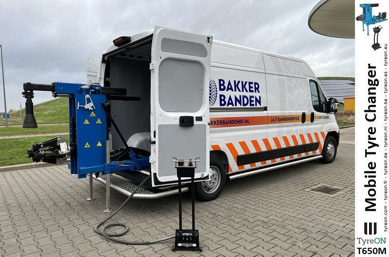 T650M 11-26 Inch mobile tire machine for use on the side or rear of a vehicle - wireless controller with rechargeable battery - Workshop equipment: picture 1 T650M 11-26 Inch mobile tire machine for use on the side or rear of a vehicle - wireless controller with rechargeable battery - Workshop equipment: picture 1