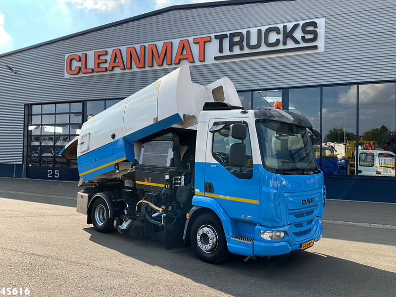 DAF FA LF 180 Euro 6 Johnston VS502 Just 138.807 km! - Road sweeper: picture 1 DAF FA LF 180 Euro 6 Johnston VS502 Just 138.807 km! - Road sweeper: picture 1