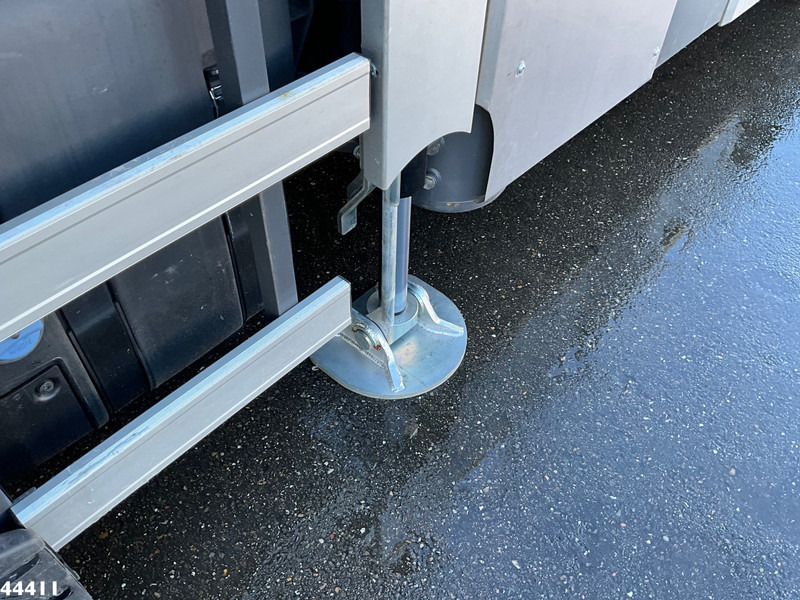 Hook lift truck, Crane truck DAF FAQ XD 450 8x2 Euro 6 HMF 28 Tonmeter laadkraan: picture 9 Hook lift truck, Crane truck DAF FAQ XD 450 8x2 Euro 6 HMF 28 Tonmeter laadkraan: picture 9