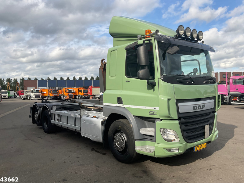 DAF FAR CF 370 Euro 6 VDL 21 Ton haakarmsysteem - Hook lift truck: picture 3 DAF FAR CF 370 Euro 6 VDL 21 Ton haakarmsysteem - Hook lift truck: picture 3