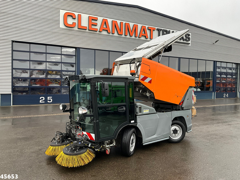 Kärcher MC 250 Just 16.579 km! - Road sweeper: picture 1 Kärcher MC 250 Just 16.579 km! - Road sweeper: picture 1