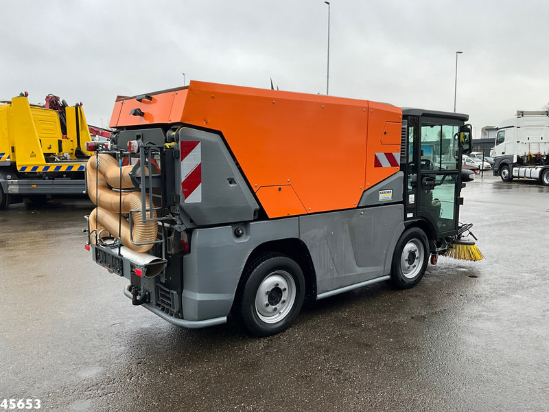 Kärcher MC 250 Just 16.579 km! - Road sweeper: picture 4 Kärcher MC 250 Just 16.579 km! - Road sweeper: picture 4