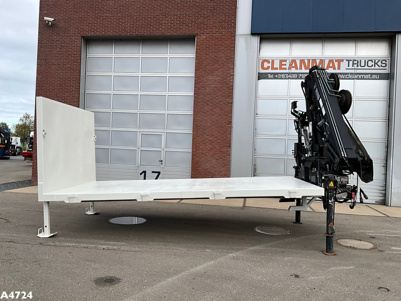 Laadplateau met Hiab 14 Tonmeter laadkraan - Roll-off container: picture 3 Laadplateau met Hiab 14 Tonmeter laadkraan - Roll-off container: picture 3
