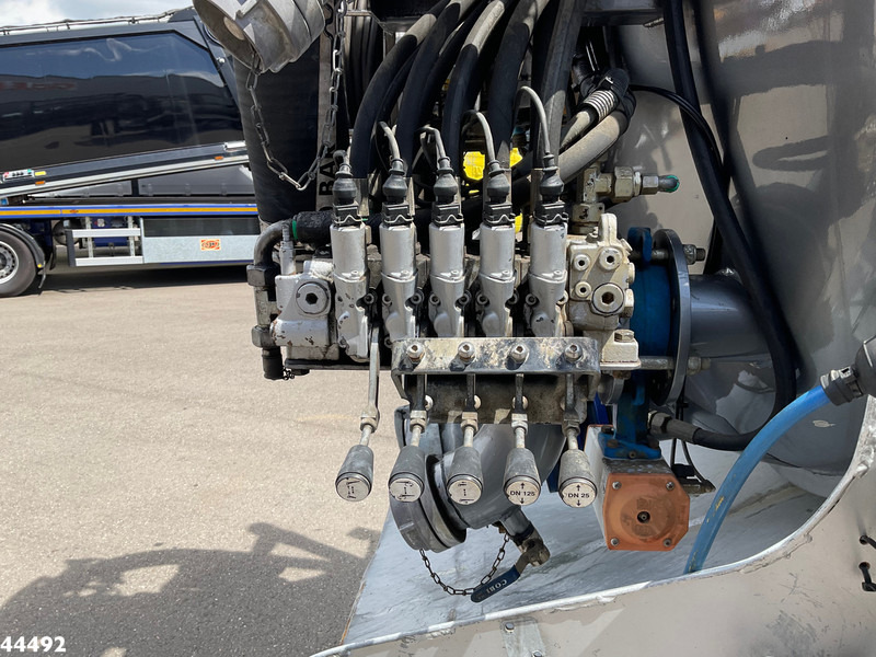 Vacuum truck MAN TGS 28.440 FFG Flensburger 12,5m³ Saug/Spul combi Waterrecycling: picture 13