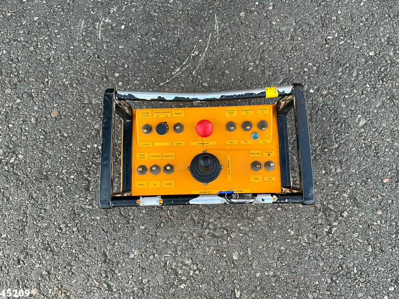 Vacuum truck Mercedes-Benz Actros 3336 6x4 RSP Saugbagger 7m³: picture 11 Vacuum truck Mercedes-Benz Actros 3336 6x4 RSP Saugbagger 7m³: picture 11