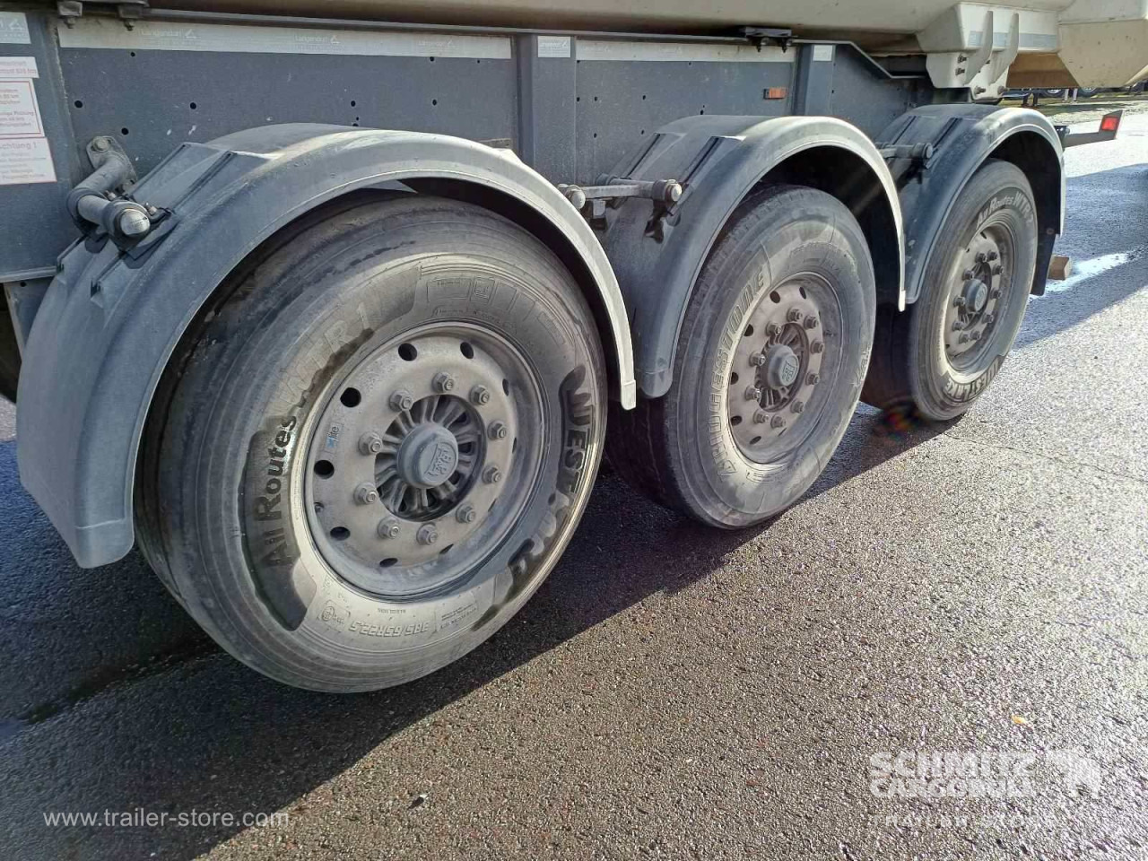 LANGENDORF Auflieger Kipper Stahlrundmulde 24m³ - Tipper semi-trailer: picture 2 LANGENDORF Auflieger Kipper Stahlrundmulde 24m³ - Tipper semi-trailer: picture 2