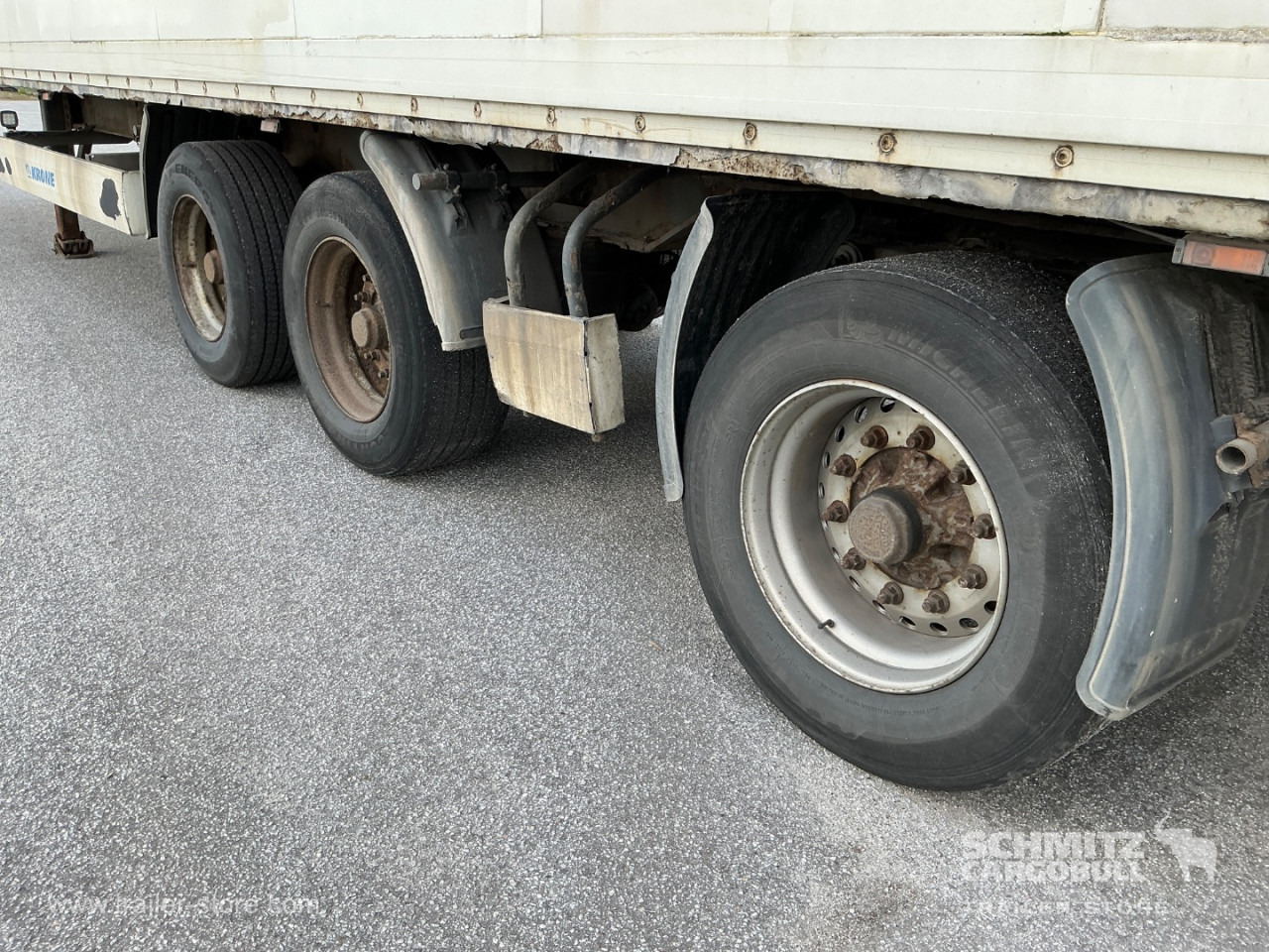 KRONE Dryfreight Standard Taillift - Closed box semi-trailer: picture 2 KRONE Dryfreight Standard Taillift - Closed box semi-trailer: picture 2