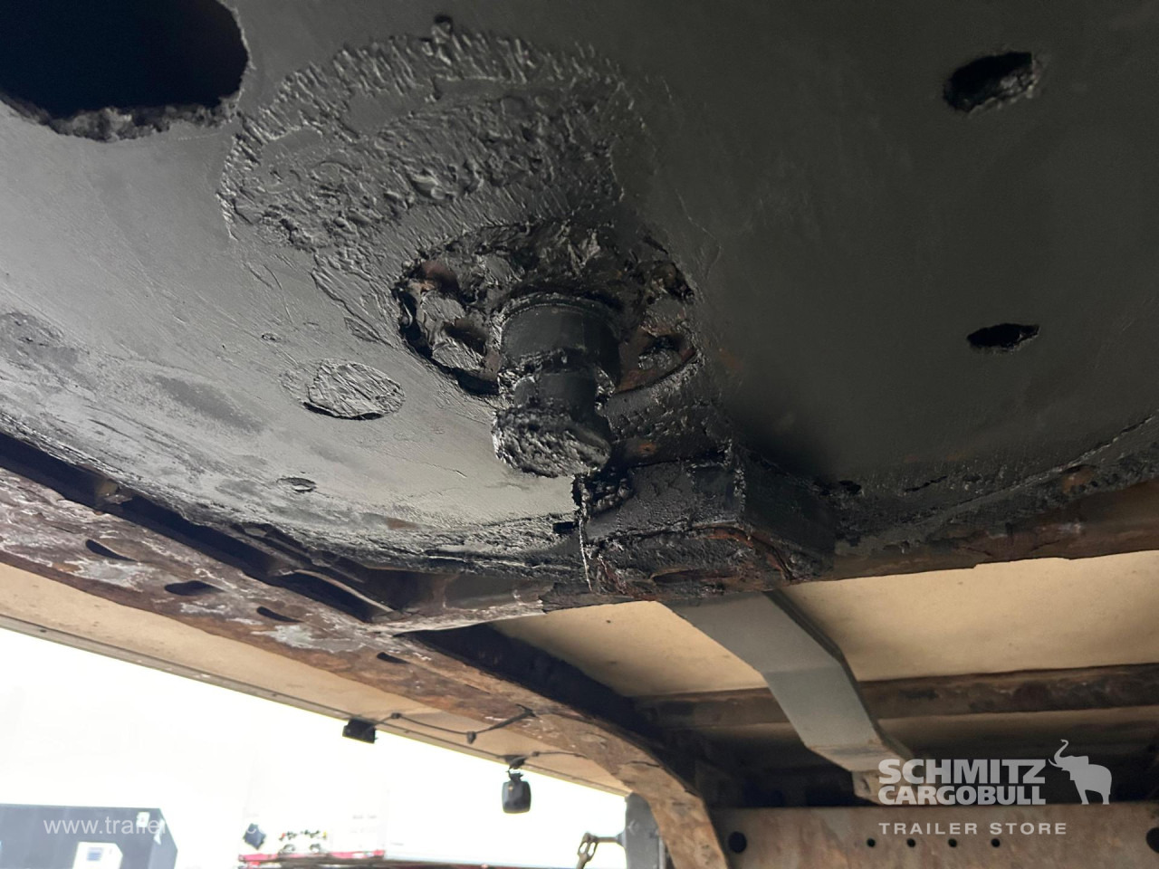 KRONE Reefer Standard Taillift - Isothermal semi-trailer: picture 4 KRONE Reefer Standard Taillift - Isothermal semi-trailer: picture 4