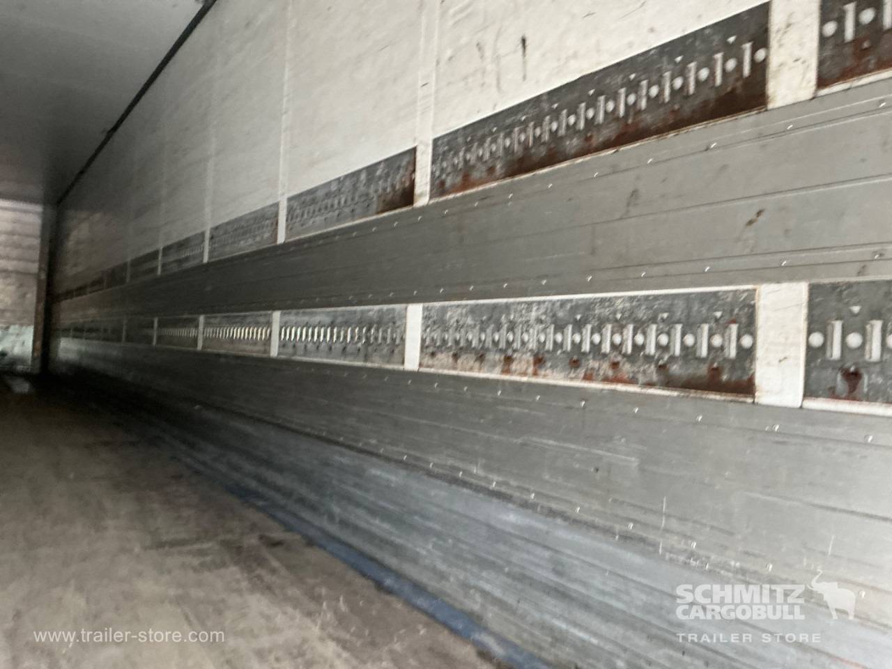 SCHMITZ Dryfreight Standard Taillift - Closed box semi-trailer: picture 5 SCHMITZ Dryfreight Standard Taillift - Closed box semi-trailer: picture 5