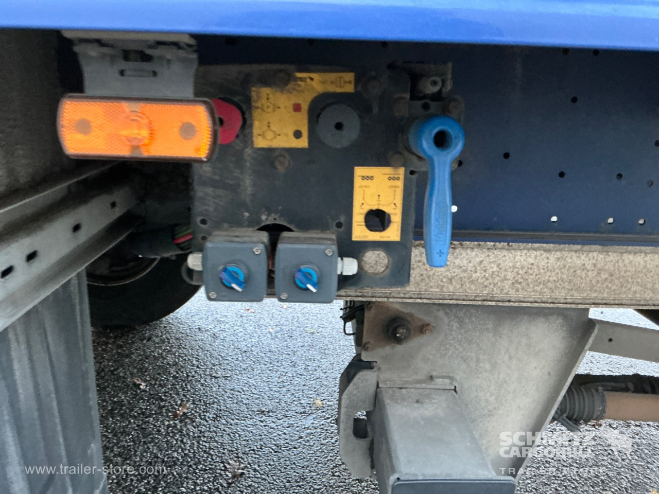 SCHMITZ Dryfreight Standard Taillift - Closed box semi-trailer: picture 4 SCHMITZ Dryfreight Standard Taillift - Closed box semi-trailer: picture 4