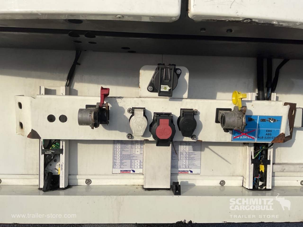 SCHMITZ Reefer Multitemp Double deck - Isothermal semi-trailer: picture 4 SCHMITZ Reefer Multitemp Double deck - Isothermal semi-trailer: picture 4