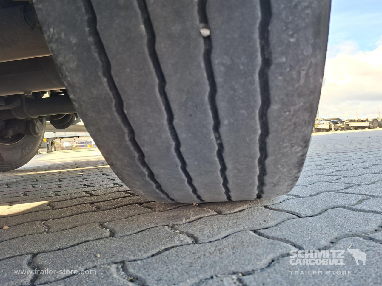 SCHMITZ Reefer Multitemp - Isothermal semi-trailer: picture 3 SCHMITZ Reefer Multitemp - Isothermal semi-trailer: picture 3