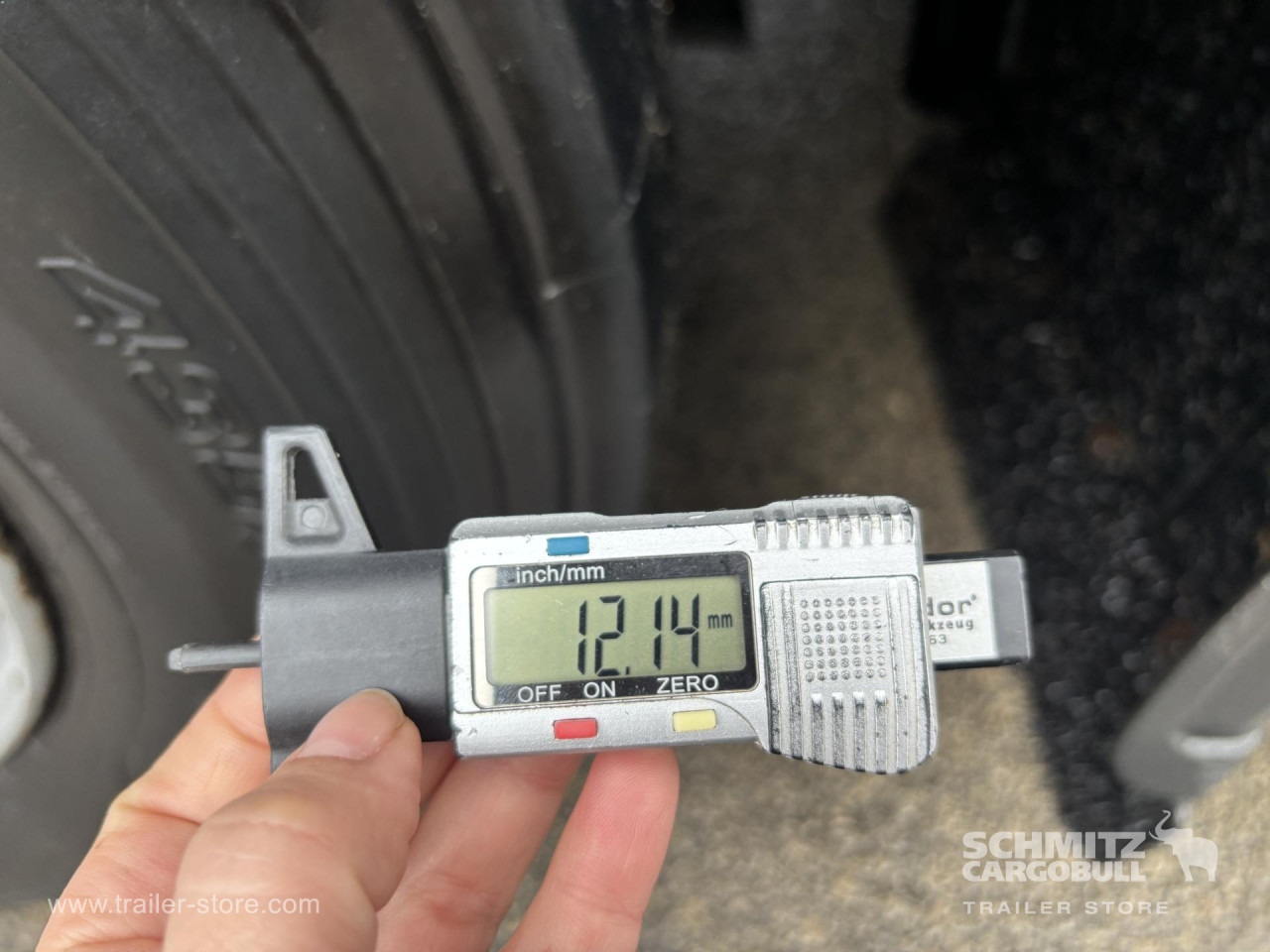 SCHMITZ Curtainsider Mega - Curtainsider semi-trailer: picture 4 SCHMITZ Curtainsider Mega - Curtainsider semi-trailer: picture 4