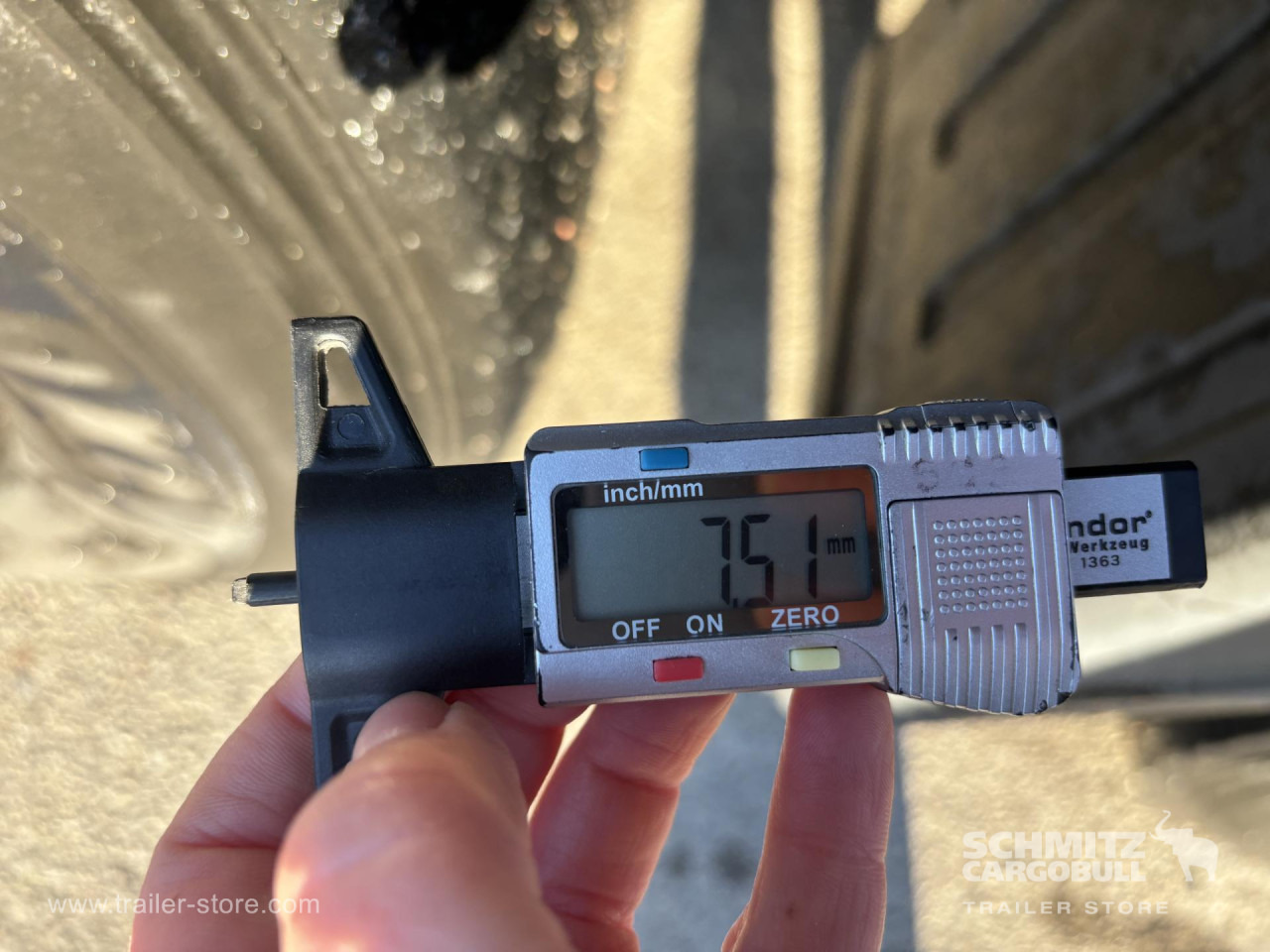 SCHMITZ Curtainsider Mega - Curtainsider semi-trailer: picture 3 SCHMITZ Curtainsider Mega - Curtainsider semi-trailer: picture 3