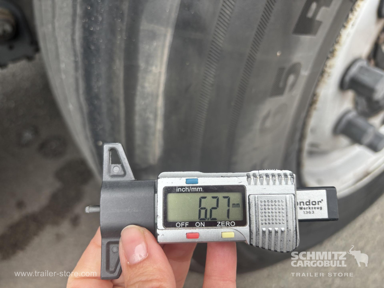 SCHMITZ Curtainsider Standard - Curtainsider semi-trailer: picture 4 SCHMITZ Curtainsider Standard - Curtainsider semi-trailer: picture 4