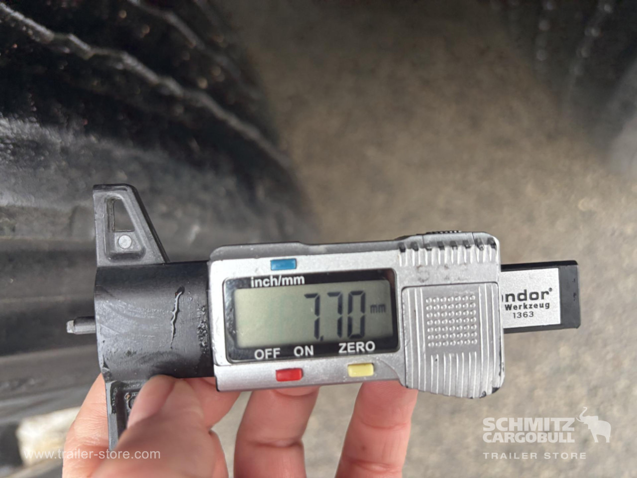 SCHMITZ Curtainsider Standard - Curtainsider semi-trailer: picture 4 SCHMITZ Curtainsider Standard - Curtainsider semi-trailer: picture 4