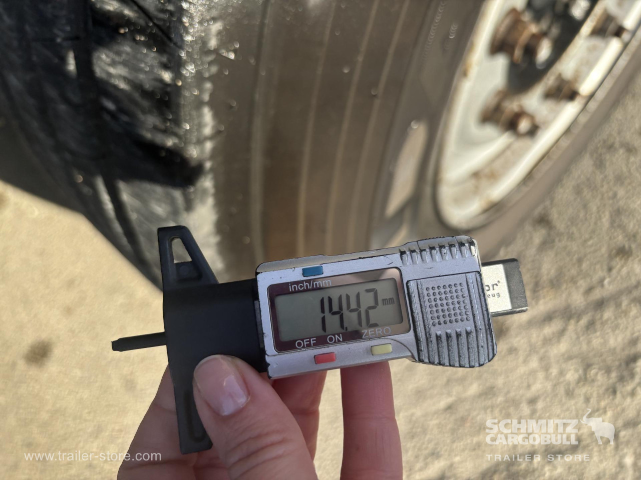 SCHMITZ Curtainsider Standard - Curtainsider semi-trailer: picture 4 SCHMITZ Curtainsider Standard - Curtainsider semi-trailer: picture 4