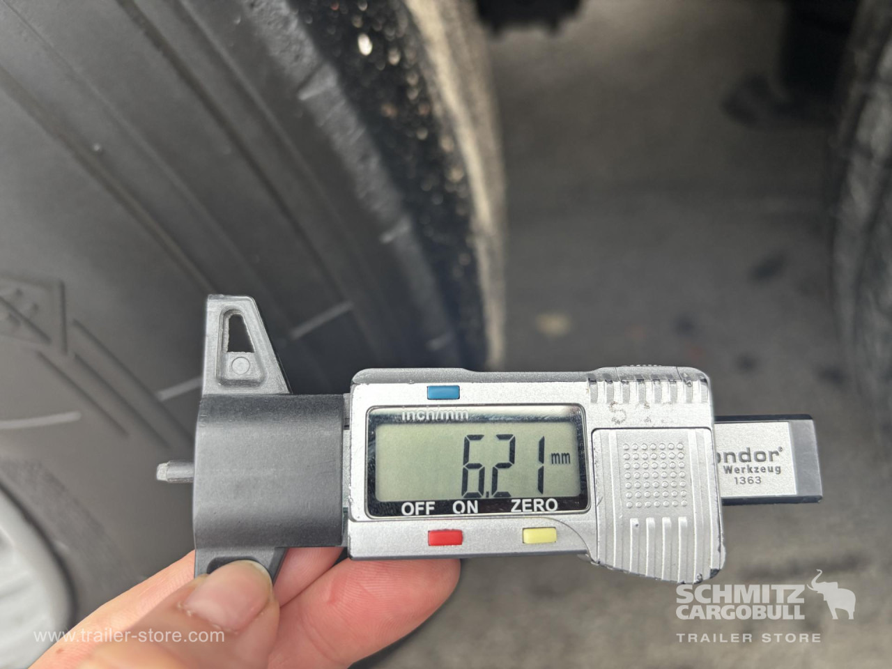 SCHMITZ Curtainsider Standard - Curtainsider semi-trailer: picture 3 SCHMITZ Curtainsider Standard - Curtainsider semi-trailer: picture 3