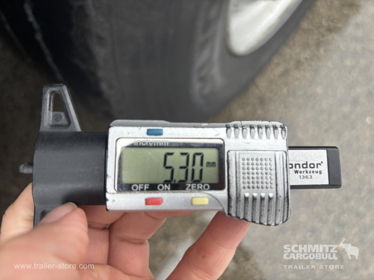 SCHMITZ Curtainsider Standard - Curtainsider semi-trailer: picture 4 SCHMITZ Curtainsider Standard - Curtainsider semi-trailer: picture 4