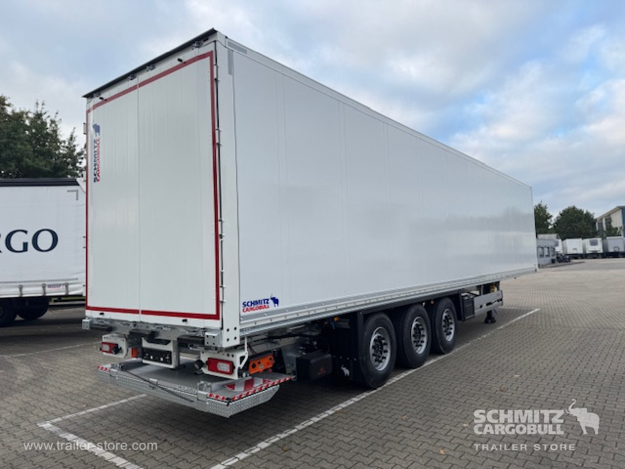 SCHMITZ Oplegger Kasten Standard Taillift - Closed box semi-trailer: picture 1 SCHMITZ Oplegger Kasten Standard Taillift - Closed box semi-trailer: picture 1