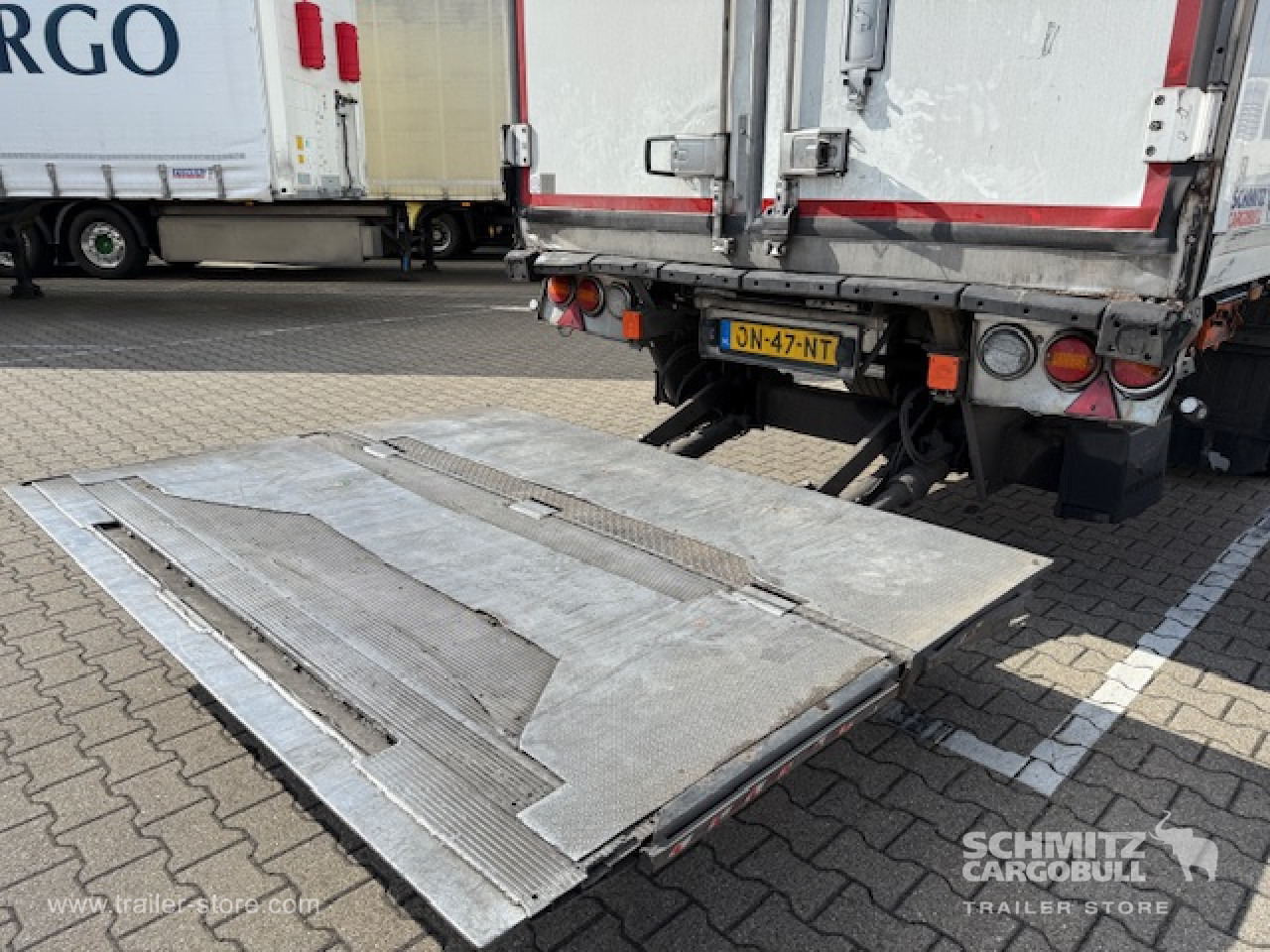 SCHMITZ Oplegger Vries Multitemp Taillift - Isothermal semi-trailer: picture 4 SCHMITZ Oplegger Vries Multitemp Taillift - Isothermal semi-trailer: picture 4