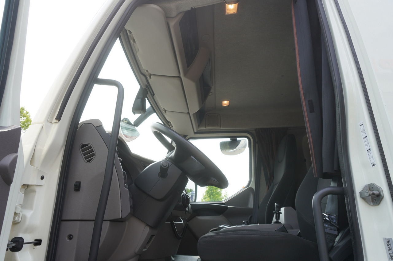 Refrigerator truck DAF LF 16.260 / Jegger Refrigerator / Carrier Supra 750 / DHOLLANDIA 1500 kg / Sleeper cab: picture 19