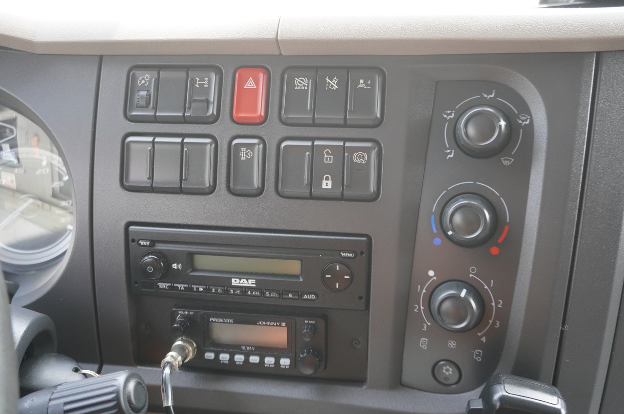 Refrigerator truck DAF LF 16.260 / Jegger Refrigerator / Carrier Supra 750 / DHOLLANDIA 1500 kg / Sleeper cab: picture 25