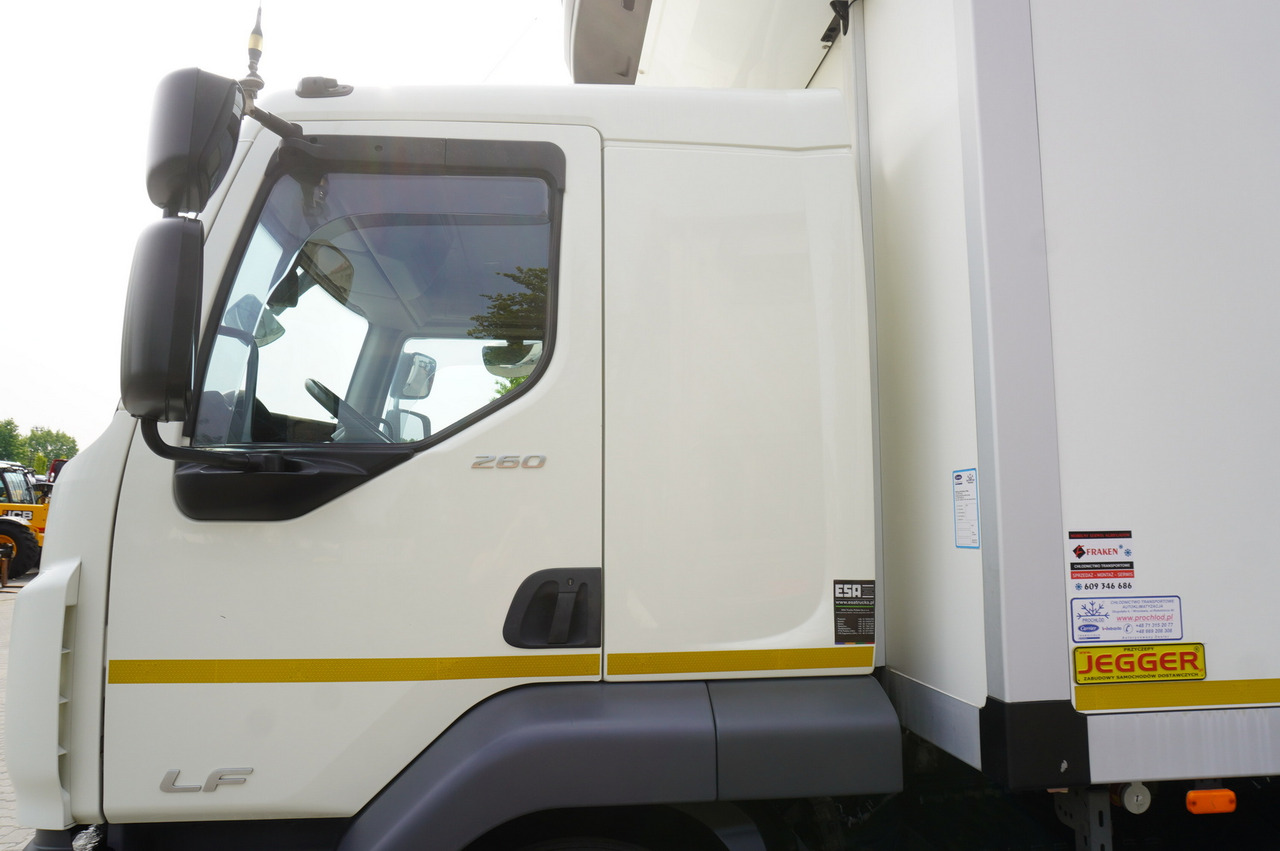 Refrigerator truck DAF LF 16.260 / Jegger Refrigerator / Carrier Supra 750 / DHOLLANDIA 1500 kg / Sleeper cab: picture 18