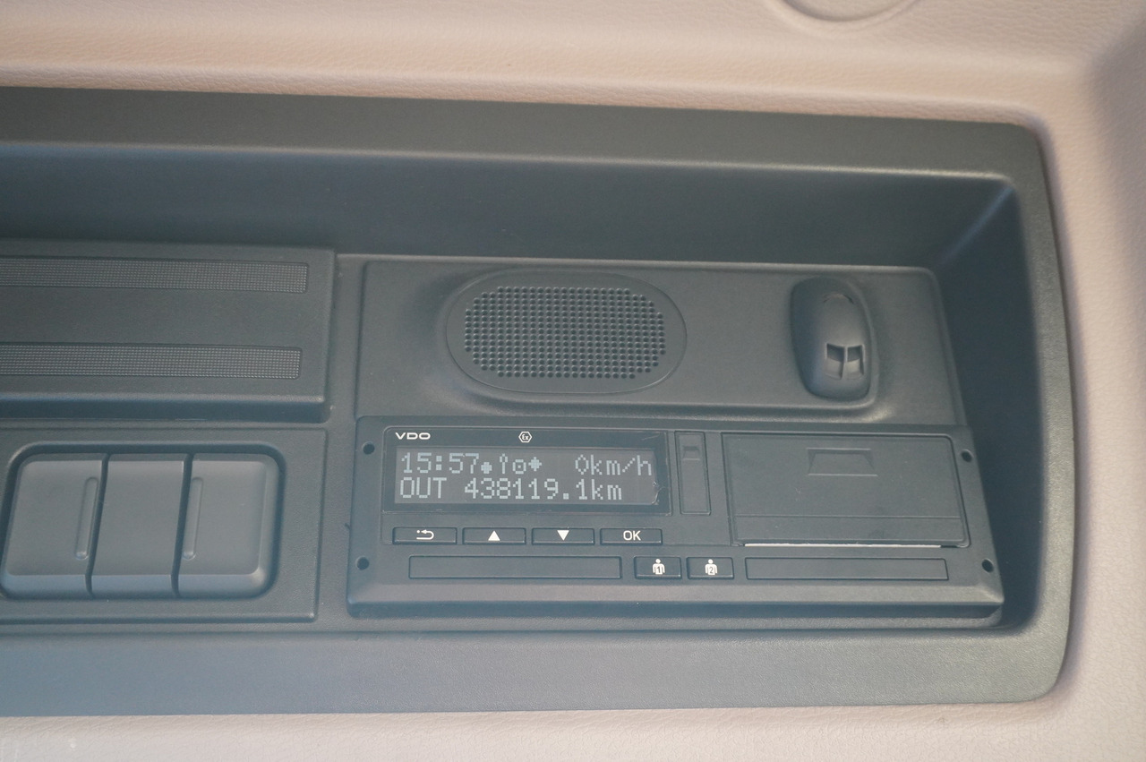 Refrigerator truck DAF LF 290 E6 4×2 / Lamberet refrigerated box 22 pallets / Multitemperature / Carrier Supra 1150 MT: picture 15 Refrigerator truck DAF LF 290 E6 4×2 / Lamberet refrigerated box 22 pallets / Multitemperature / Carrier Supra 1150 MT: picture 15