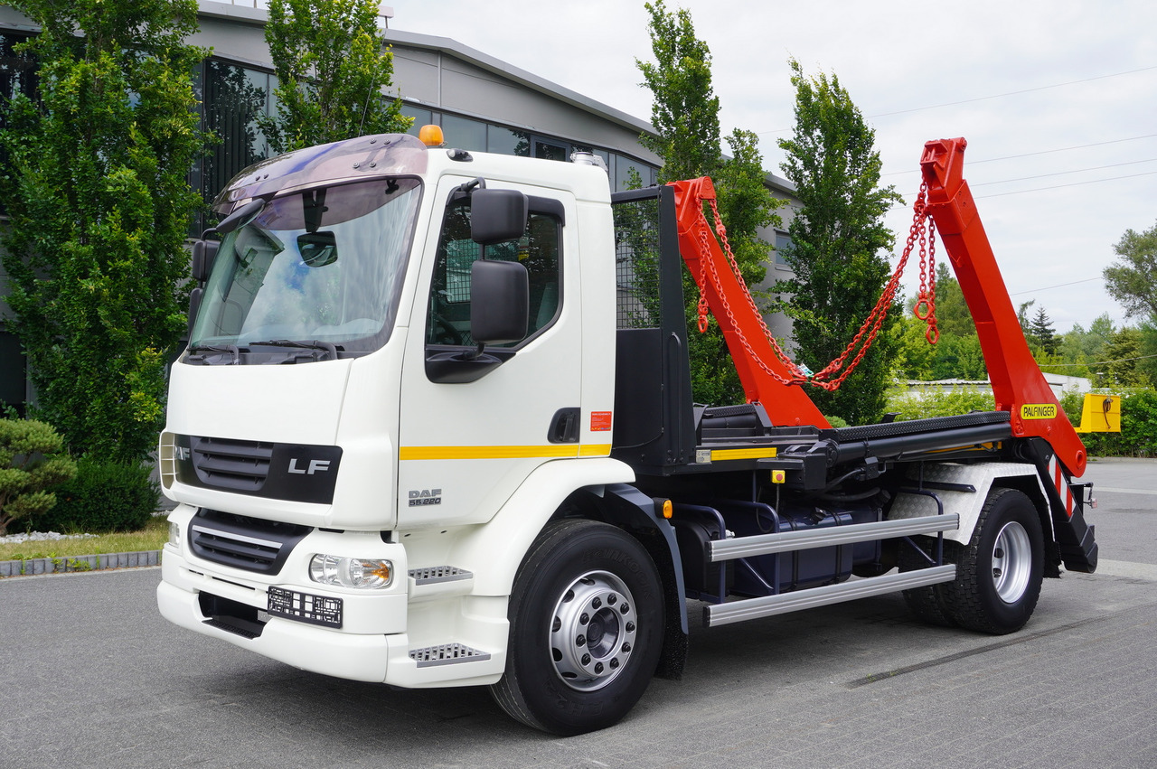 DAF LF 55.220 Skip loader GUIMA PALFINGER M14T - Skip loader truck: picture 1 DAF LF 55.220 Skip loader GUIMA PALFINGER M14T - Skip loader truck: picture 1