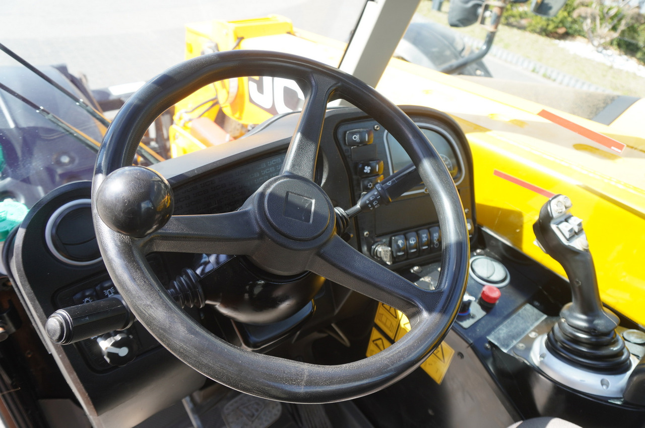 Leasing of JCB 526-56 AGRI Plus / 5.6 m telescopic loader / joystick JCB 526-56 AGRI Plus / 5.6 m telescopic loader / joystick: picture 30