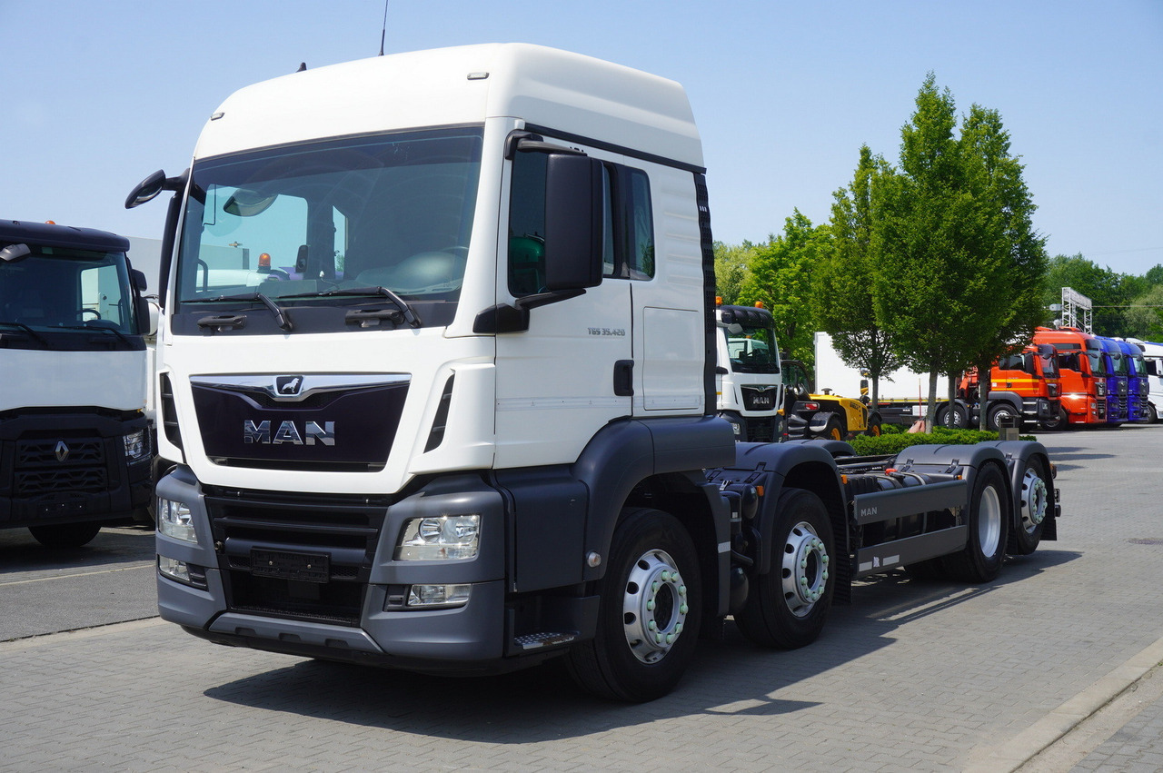 MAN TGS 35.420 8×2 / Chassis 6.4 m / 3 steered axles - Cab chassis truck: picture 2 MAN TGS 35.420 8×2 / Chassis 6.4 m / 3 steered axles - Cab chassis truck: picture 2
