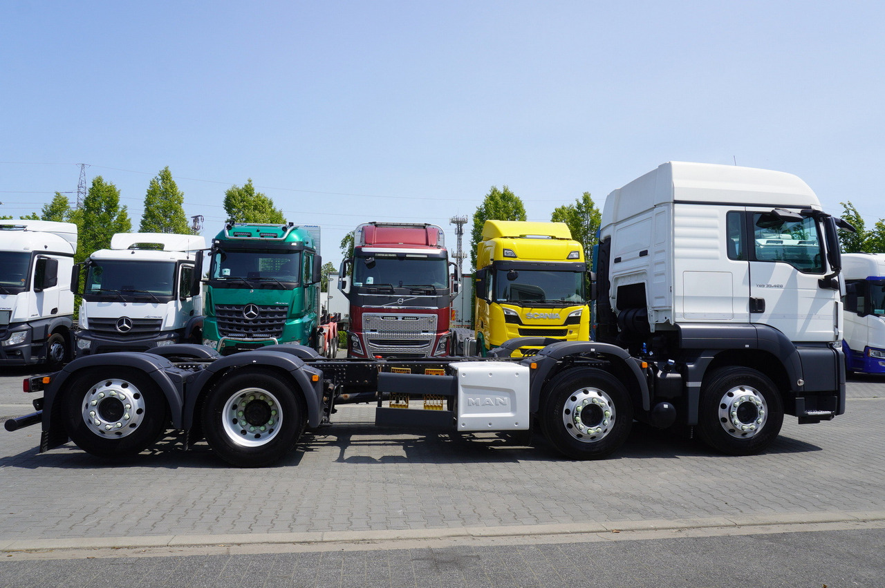 Crane truck MAN TGS 35.420 8x2 / Chassis 6.4 m / 3 steered axles: picture 6