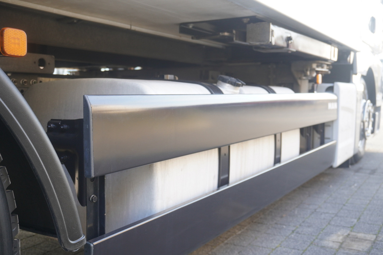 Refrigerator truck MAN TGX 26.480 / 6x2 / Igloocar refrigerator 18 pallets / Thermoking: picture 11 Refrigerator truck MAN TGX 26.480 / 6x2 / Igloocar refrigerator 18 pallets / Thermoking: picture 11