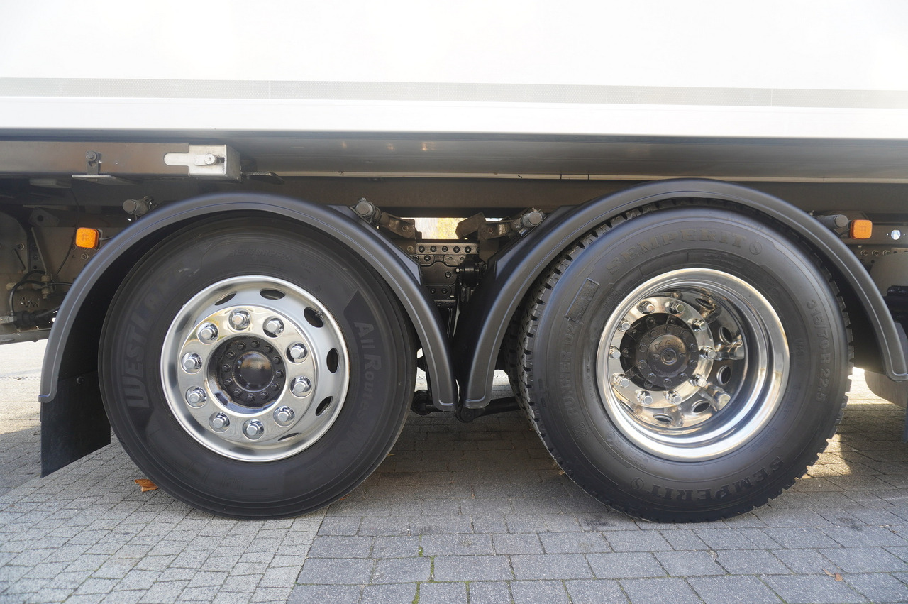 Refrigerator truck MAN TGX 26.480 / 6x2 / Igloocar refrigerator 18 pallets / Thermoking: picture 9 Refrigerator truck MAN TGX 26.480 / 6x2 / Igloocar refrigerator 18 pallets / Thermoking: picture 9