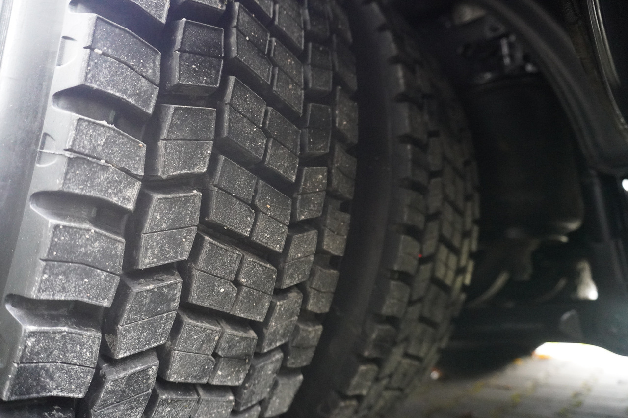 Refrigerator truck MAN TGX 26.480 / 6x2 / Igloocar refrigerator 18 pallets / Thermoking: picture 24 Refrigerator truck MAN TGX 26.480 / 6x2 / Igloocar refrigerator 18 pallets / Thermoking: picture 24