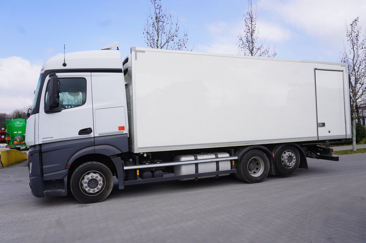 MERCEDES-BENZ Actros 2542 / GIGA cabin / Thermoking 1000R - Refrigerator truck: picture 2 MERCEDES-BENZ Actros 2542 / GIGA cabin / Thermoking 1000R - Refrigerator truck: picture 2