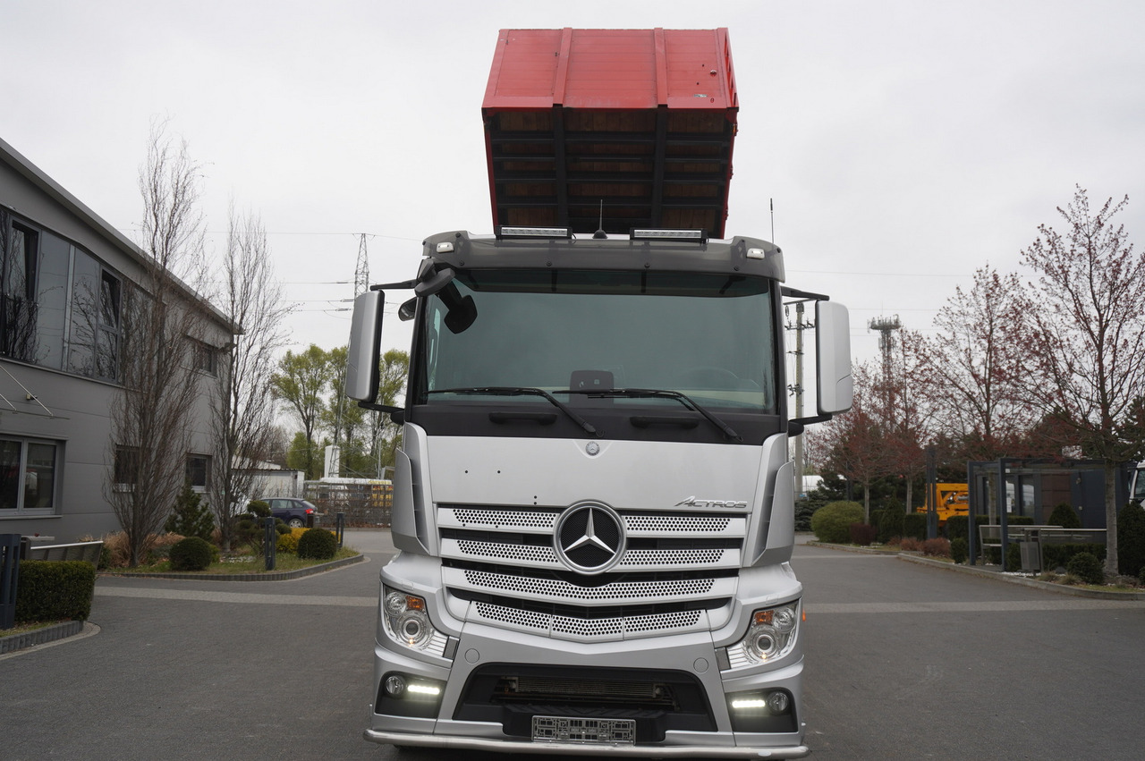 Dropside/ Flatbed truck MERCEDES-BENZ Actros 3563 8x4 / Tipper for grain 20 t load capacity: picture 13