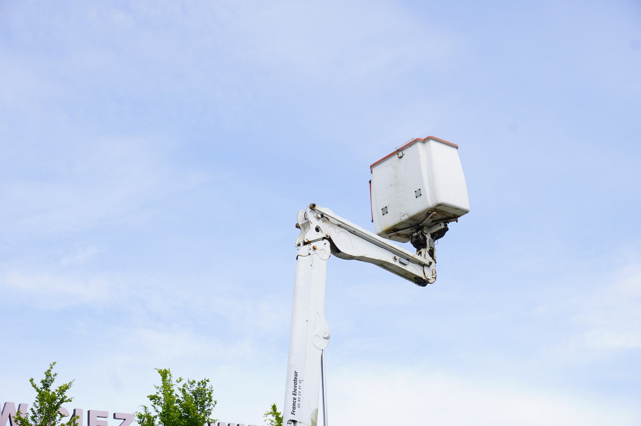 RENAULT Midlum 190 DXi 14m lift - Truck mounted aerial platform: picture 3 RENAULT Midlum 190 DXi 14m lift - Truck mounted aerial platform: picture 3