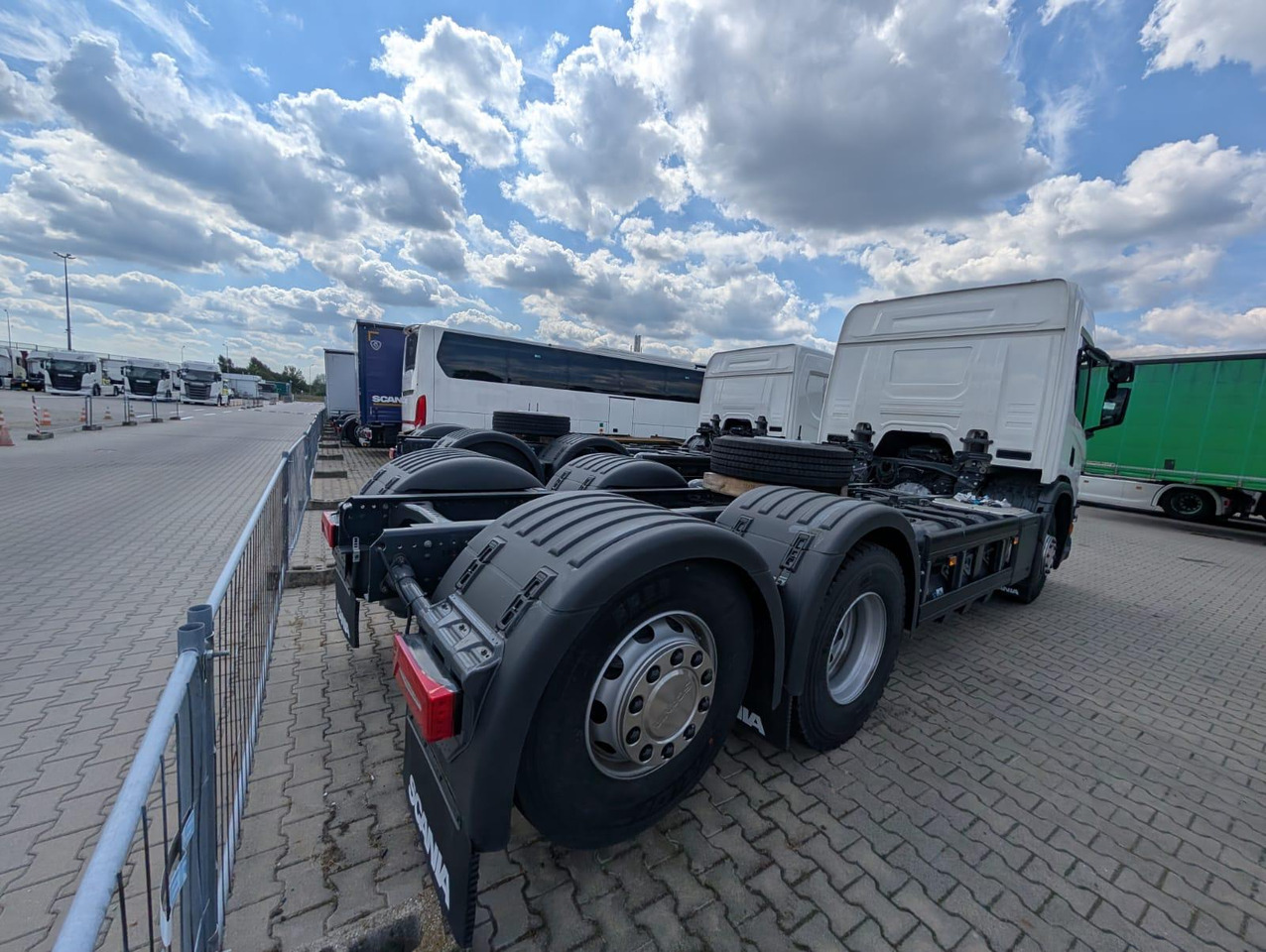 SCANIA P 340 B6x2*4NA / chassis frame / steering axle / CNG / large cab / 8 units - Garbage truck: picture 4 SCANIA P 340 B6x2*4NA / chassis frame / steering axle / CNG / large cab / 8 units - Garbage truck: picture 4