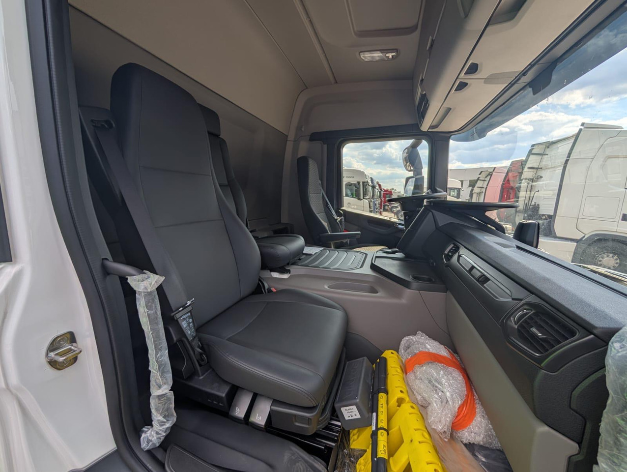 Leasing of SCANIA P 340 B6x2*4NA / chassis frame / steering axle / CNG / large cab / 8 units SCANIA P 340 B6x2*4NA / chassis frame / steering axle / CNG / large cab / 8 units: picture 9 Leasing of SCANIA P 340 B6x2*4NA / chassis frame / steering axle / CNG / large cab / 8 units SCANIA P 340 B6x2*4NA / chassis frame / steering axle / CNG / large cab / 8 units: picture 9