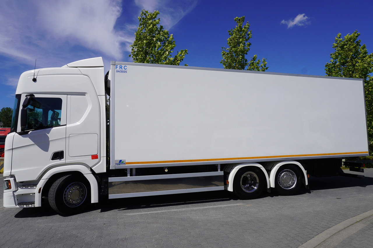 SCANIA R500 / Lecapitaine refrigerator 20 EPAL / Carrier Supra 950 / Steered 3rd axle - Refrigerator truck: picture 2 SCANIA R500 / Lecapitaine refrigerator 20 EPAL / Carrier Supra 950 / Steered 3rd axle - Refrigerator truck: picture 2