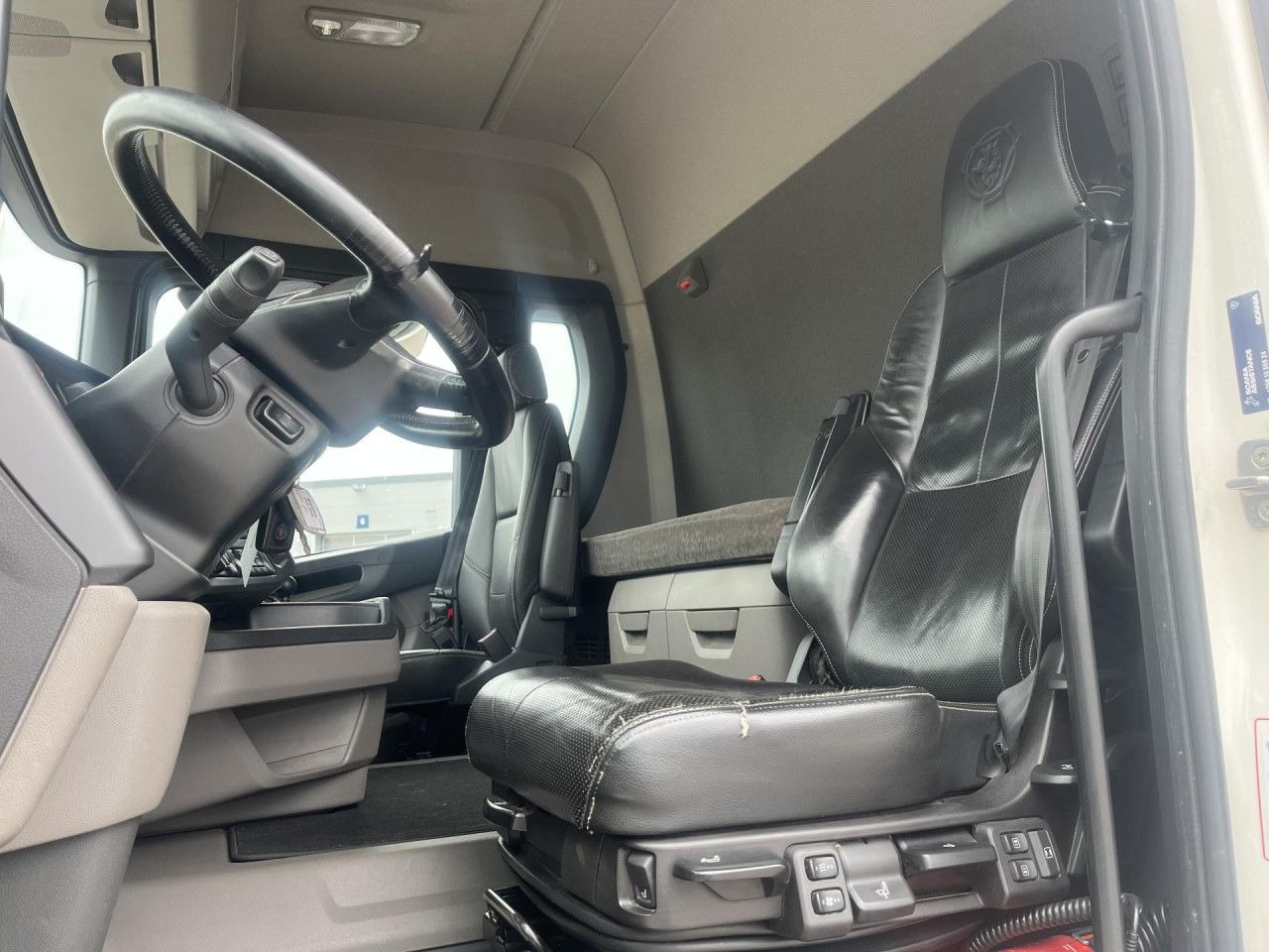 Leasing of SCANIA R560 B8x4*4 / Chassis / sleeper cab / Power take-off SCANIA R560 B8x4*4 / Chassis / sleeper cab / Power take-off: picture 7 Leasing of SCANIA R560 B8x4*4 / Chassis / sleeper cab / Power take-off SCANIA R560 B8x4*4 / Chassis / sleeper cab / Power take-off: picture 7