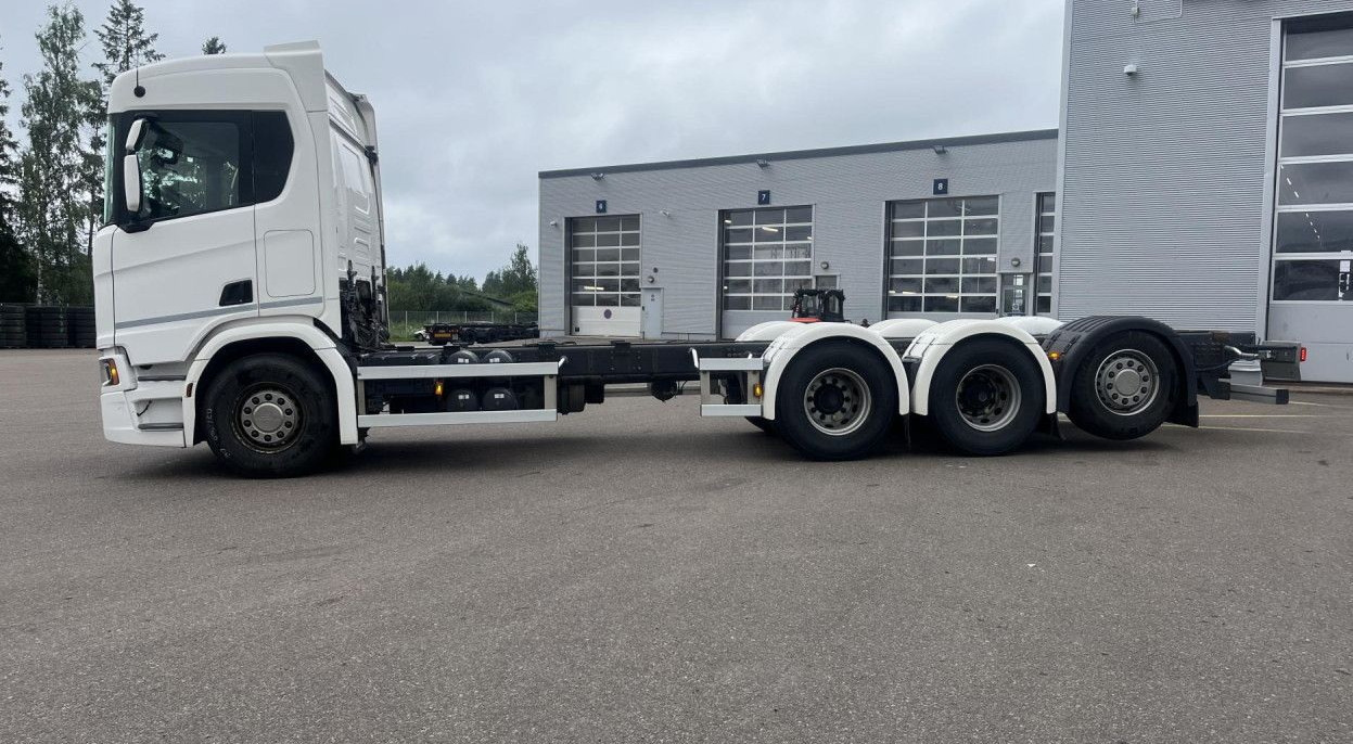 Leasing of SCANIA R560 B8x4*4 / Chassis / sleeper cab / Power take-off SCANIA R560 B8x4*4 / Chassis / sleeper cab / Power take-off: picture 6 Leasing of SCANIA R560 B8x4*4 / Chassis / sleeper cab / Power take-off SCANIA R560 B8x4*4 / Chassis / sleeper cab / Power take-off: picture 6